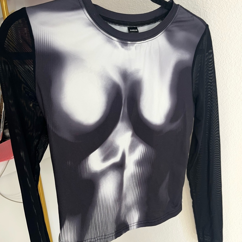 Black and White Graphic Women's Top